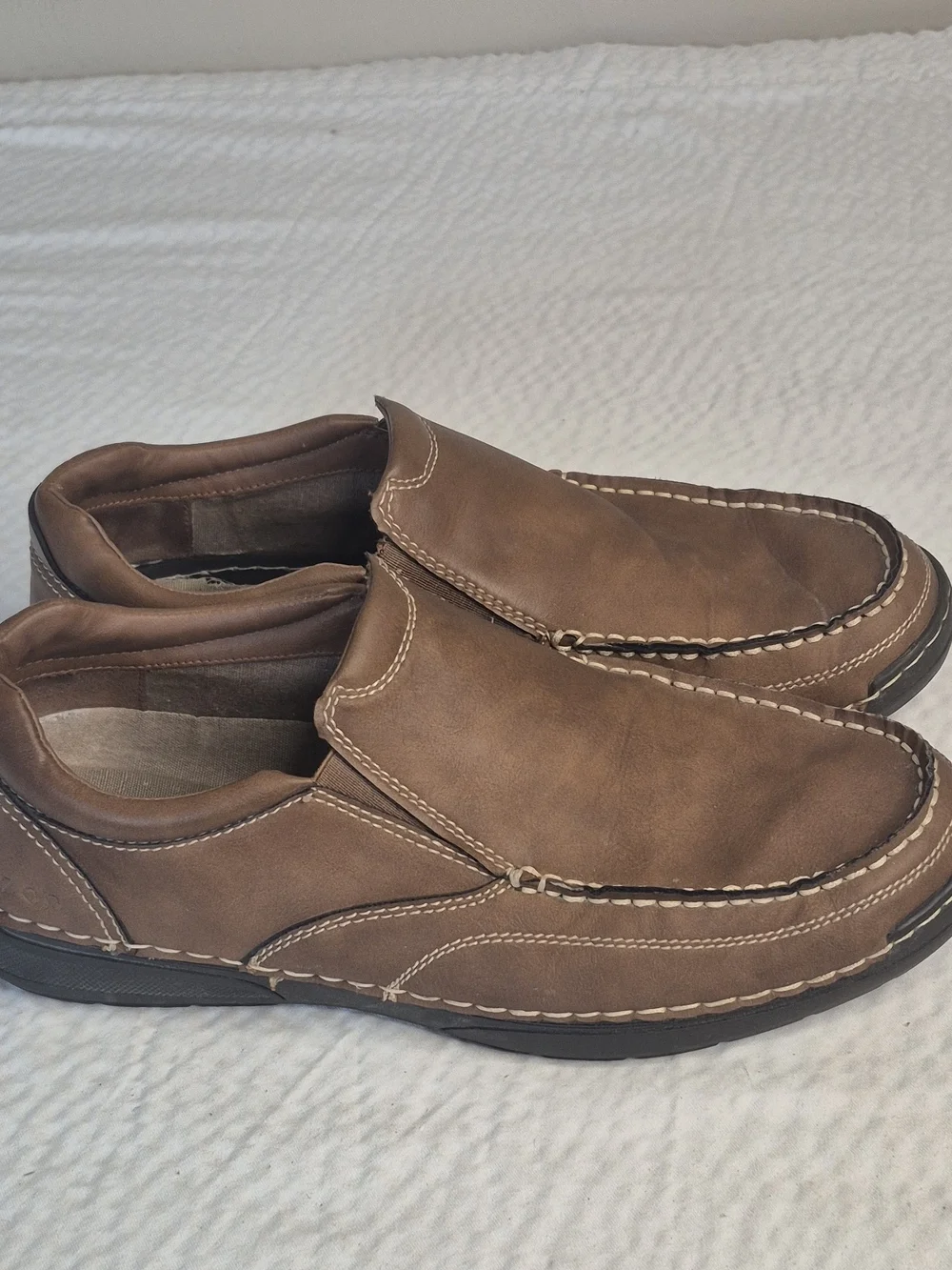 IZOD Mens Brown Slip-On Loafers Contrast Stitching Rubber Sole Round Toe